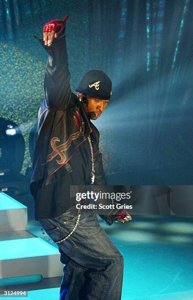 Usher performs for AOL to celebrate his new album release "Confessions" at Webster Hall March 23, 2004 in New York City.