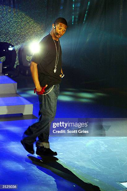 Usher performs for AOL to celebrate his new album release "Confessions" at Webster Hall March 23, 2004 in New York City.