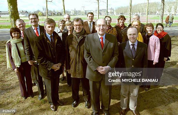 Philippe Duron tete socialiste de la nouvelle liste issue de la fusion PS/PC/MRC et PRG/Verts pose le 24 mars 2004 a Caen en compagnie d'Alain...
