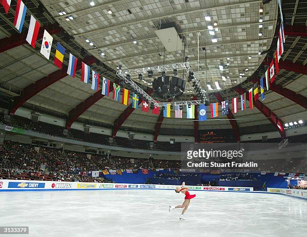 General view of the ice rink during the ladies short skating program at the 2004 World Figure Skating championships at Westfalenhalle on March 26,...