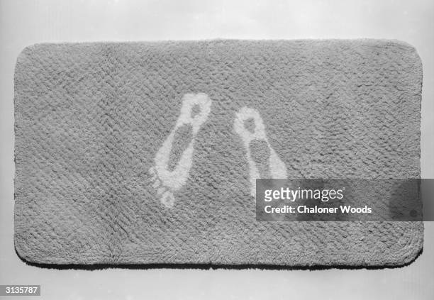 Bathmat decorated with a pair of footprints.