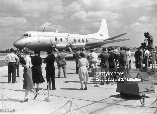 Vickers Viscount airliner leaving Northolt Aerodrome for Paris, the Viscount is the first turbine driven airplane for paying passengers.