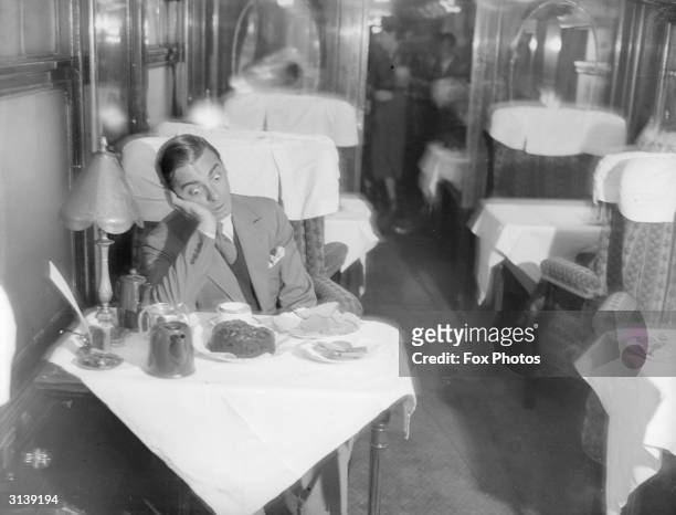 Jewish comedian Eddie Cantor is overwhelmed by the fare presented to him in a railway dining car.