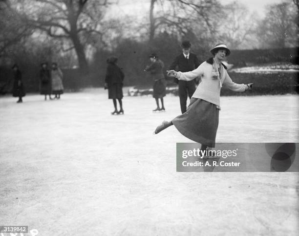Vintage Ice Skating Photos and Premium High Res Pictures - Getty Images