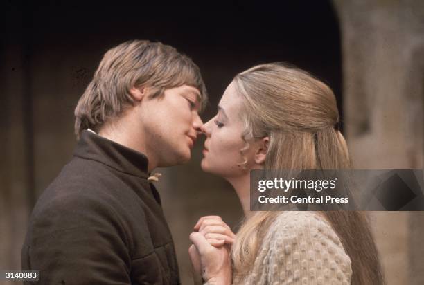 Simon Ward as Romeo and Sinead Cusack in Romeo and Juliet at the Shaw Theatre, London.