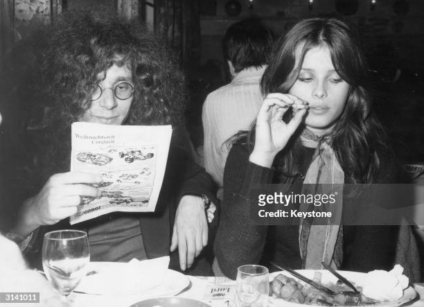 Rainer Langhans and his girlfriend Uschi Obermaier in a Munich restaurant. Two of the founders of the Berlin Commune 1 which was eventually...