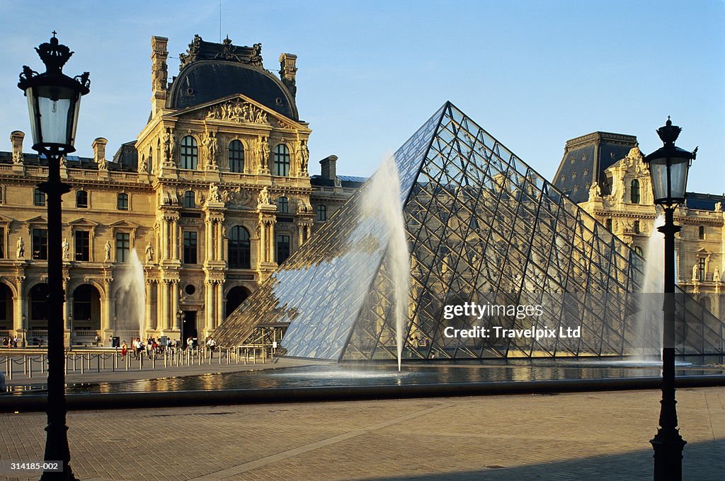 France,Paris, Musee du Louvre, courtyard