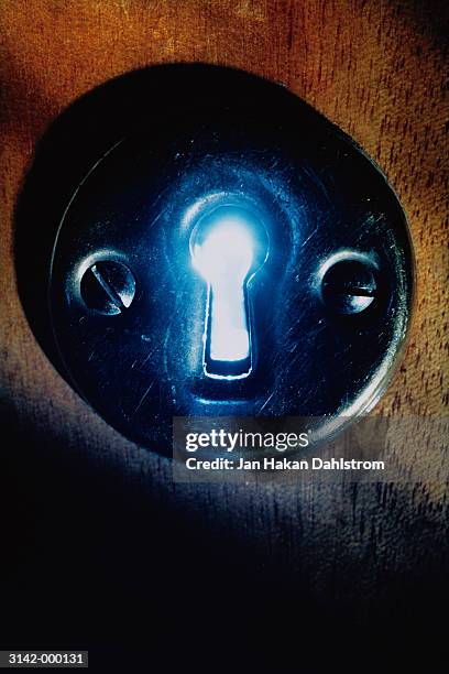 keyhole with light - key hole stock pictures, royalty-free photos & images