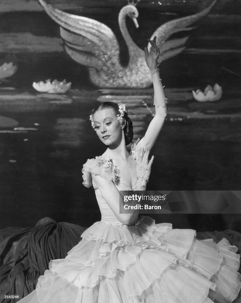 Dancer Moira Shearer In The Tales Of Hoffmann News Photo Getty Images dancer-moira-shearer-in-the-tales-of-hoffmann-news-photo-getty-images