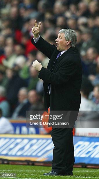 Southampton manager Paul Sturrock instructs his team from the technical area during the FA Barclaycard Premiership match between Southampton and...