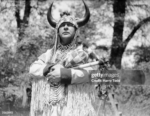 Native American Chief Os-ke-non-ton wearing his traditional headdress in London, on his annual trip to England to play the Medicine Man in 'Haiwatha'...