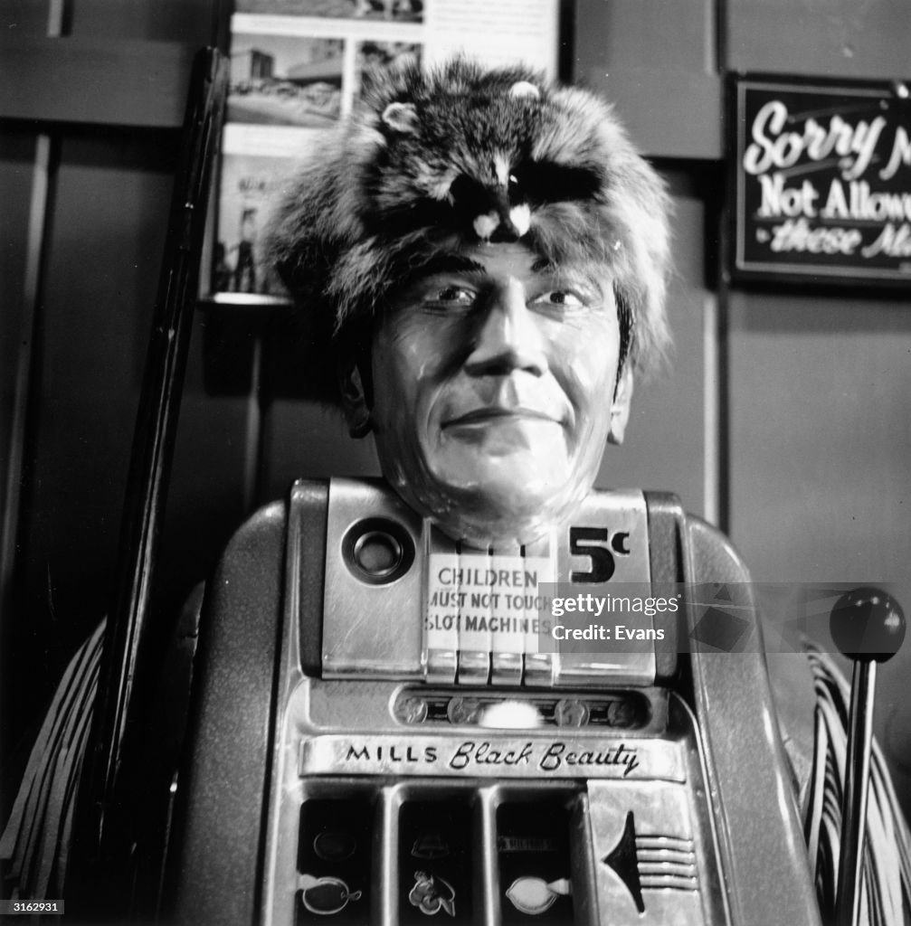 One Slot Machine A one arm bandit slot machine in Henry's Western Gift Shop in Reno ...