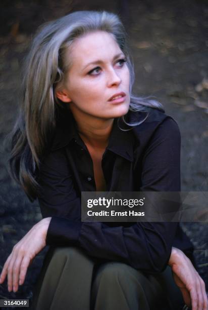 American beauty Faye Dunaway, who made her name as the notorious Bonnie Parker in the 1967 film version of 'Bonnie and Clyde'.