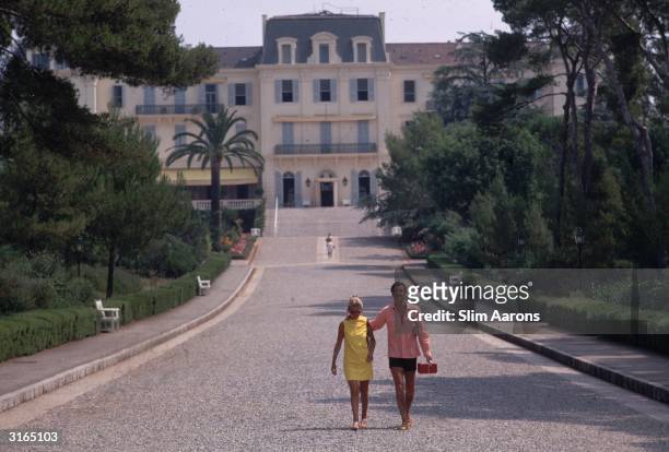 Actor Louis Jourdan and his wife Quiquie at the Eden Roc annex of the Hotel Du Cap D'Antibes on the French Riviera.