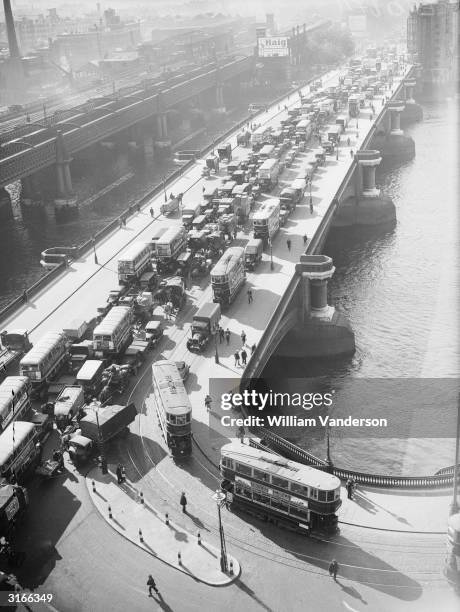 Single File Traffic Example Causing Congestion Photos and Premium High Res Pictures - Getty Images