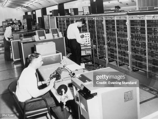 Transistorised Automatic Computer Touch Typing Photos and Premium High Res Pictures - Getty Images
