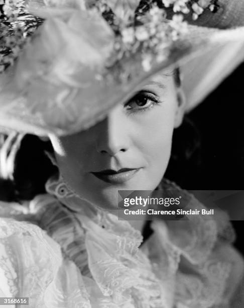 Swedish actress Greta Garbo plays Tolstoy's tragic heroine in the film 'Anna Karenina', directed by Clarence Brown.