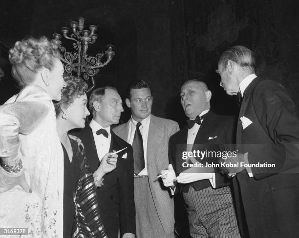 Left to right : Anna Q Nilsson, , Gloria Swanson , Buster Keaton , William Holden , Erich von Stroheim and HB Warner on the set of the Hollywood...
