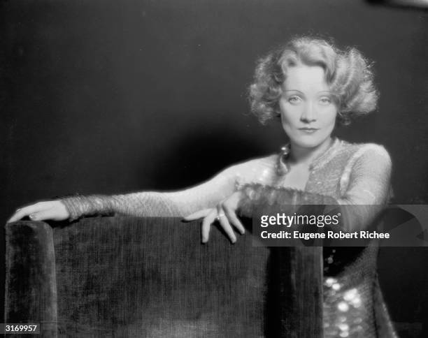 Marlene Dietrich making her Hollywood film debut as cabaret singer Amy Jolly in the film 'Morocco', directed by Josef von Sternberg.