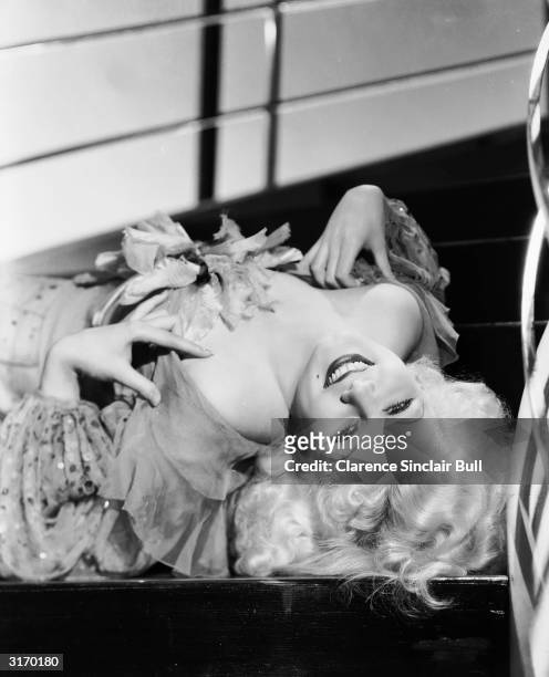 'Blonde Bombshell', Jean Harlow as chorus girl Edith 'Eadie' Chapman in the film 'The Girl From Missouri', directed by Jack Conway.