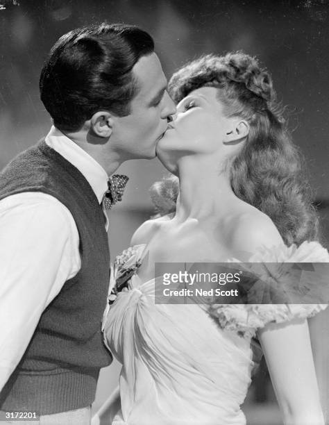 Rita Hayworth and Gene Kelly play ambitious dancer Rusty Parker and her mentor Danny McGuire in the film 'Cover Girl', directed by Charles Vidor.