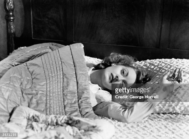 American actress Bette Davis as the terminally ill heroine Judith Traherne in 'Dark Victory', directed by Edmund Goulding.