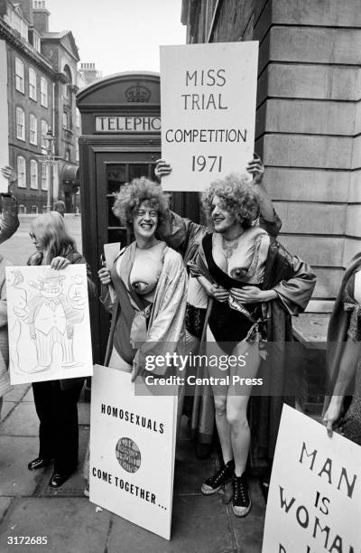 Members of the Gay Liberation Front protesting outside Bow Street Magistrates Court where five members of the Women's Liberation Front are appearing...