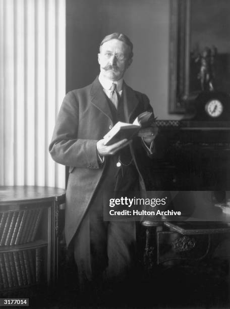 American businessman Harry Gordon Selfridge , founder of Selfridges department store in London, pictured circa 1910.