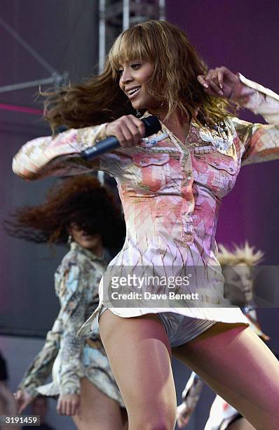 American singer Beyonce Knowles performs on stage as part of the "Give 1 Minute to AIDS" concert for The Nelson Mandela Foundation's 46664 campaign...