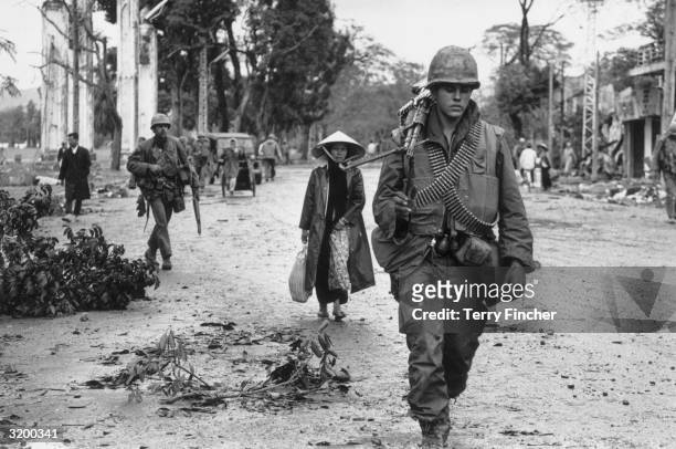 American soldiers and Vietnamese refugees returning to the town of Hue, in Vietnam.