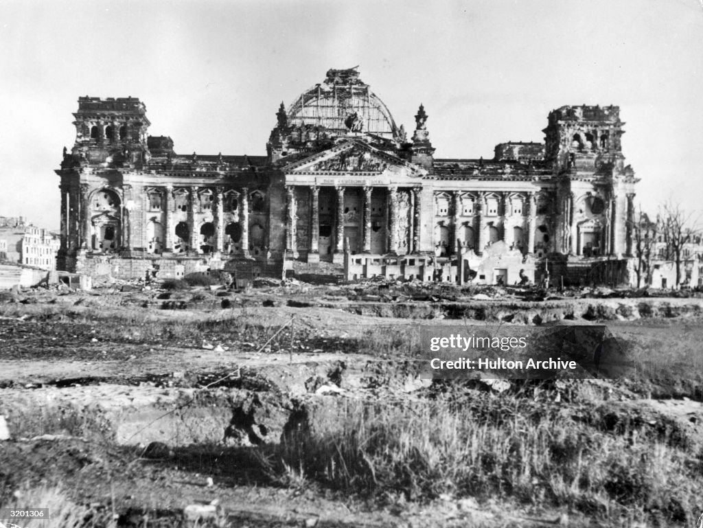 Reichstag In Ruins