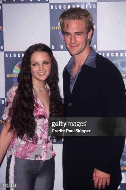 American actors Rachael Leigh Cook and James Van Der Beek smile backstage at the 6th Annual Blockbuster Entertainment Awards, Shrine Auditorium, Los...