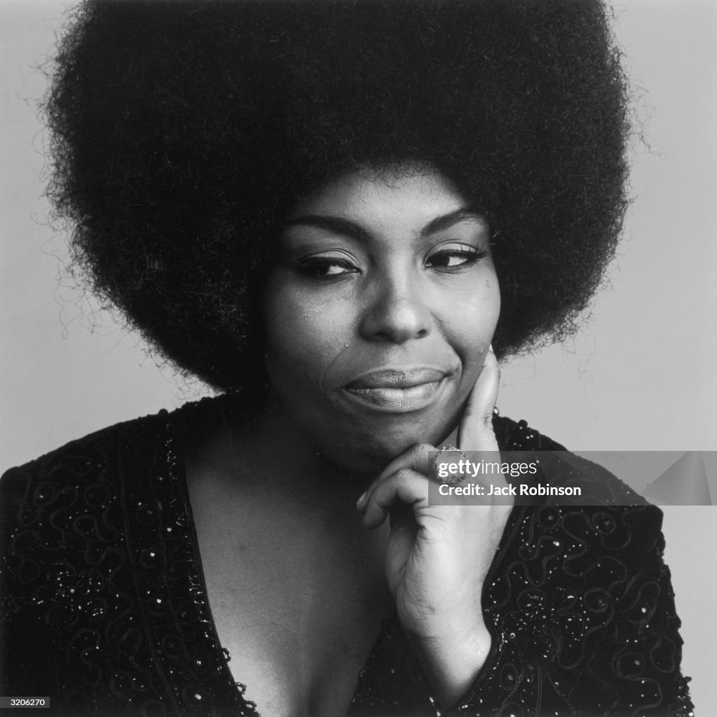 Roberta 81 Studio headshot portrait of American pop singer Roberta Flack looking ...
