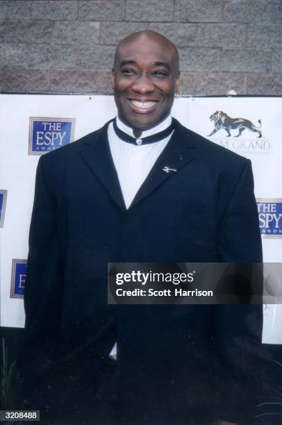 American actor Michael Clarke Duncan smiles as he arrives at the eighth annual ESPY Awards, where he will be a presenter, MGM Grand Hotel, Las Vegas,...