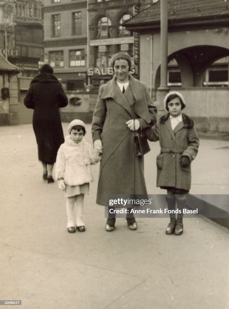 Mother And Daughters