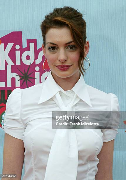 Actress Anne Hathaway attends Nickelodeon's 17th Annual Kids' Choice Awards at Pauley Pavilion on the campus of UCLA, April 3, 2004 in Westwood,...
