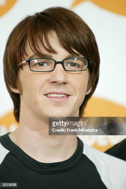 Drake Bell poses backstage during Nickelodeon's 17th Annual Kids' Choice Awards at Pauley Pavilion on the campus of UCLA, April 3, 2004 in Westwood,...