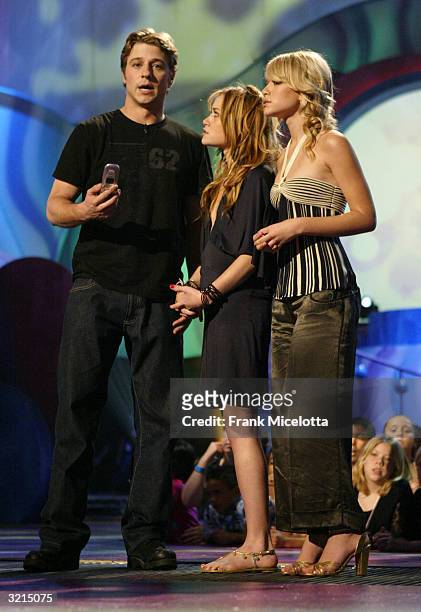 Benjamin McKenzie, Mary-Kate Olsen and Ashley Olsen present an award during Nickelodeon's 17th Annual Kids' Choice Awards at Pauley Pavilion on the...