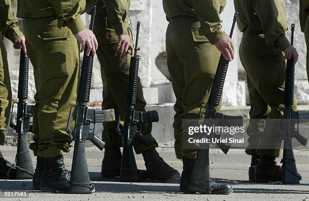 israel holds funeral for slain settler - イスラエル軍 ストックフォトと画像