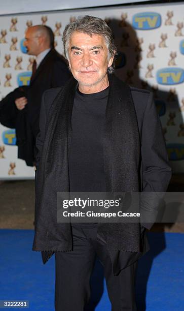Italian designer Roberto Cavalli arrives for the XXI International Television Awards ceremony on April 5, 2004 at the Mazda Palace, in Milan, Italy.