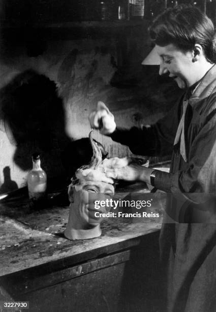 Worker at Madame Tussaud's waxwork museum gives George Formby's head a good shampooing. Original Publication: Picture Post - 1973 - Madame Tussauds -...