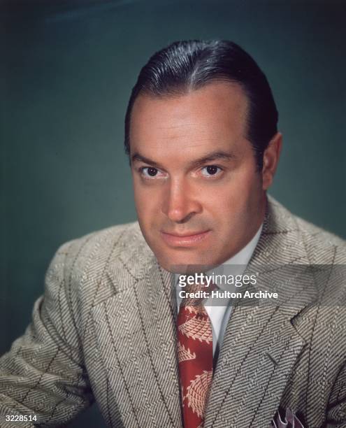British-born actor and comedian Bob Hope wearing a tweed jacket and a tie.