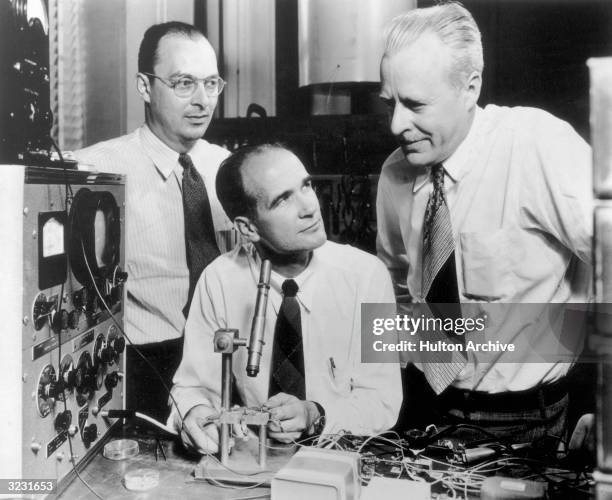 Nobel Prize winning American physicists John Bardeen , William Shockley and Walter Brattain , who invented transistors, conduct an experiment.
