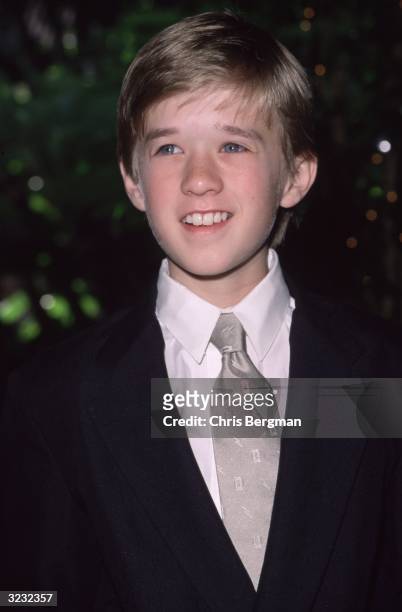 American actor Haley Joel Osment at the Fifth Annual Critics' Choice Awards, Beverly Hills, California. Osment won the award for Best Child...