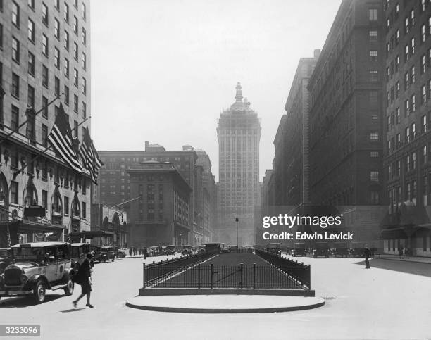 View looking north down Park Avenue, with Grand Central Station and the newly-completed New York Central building bestriding the Avenue, Manhattan,...