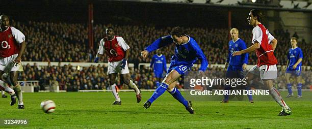 Chelsea's Wayne Bridge scores the winning goal as Arsenal's Sol Campbell , Kanu and Robert Pires watch during their Champions League quarter-final...