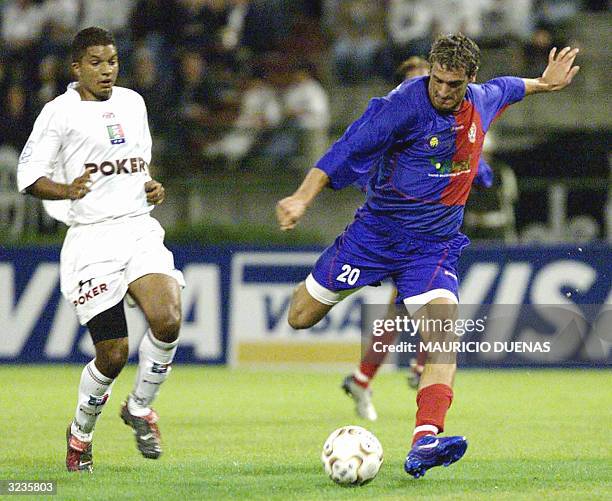 Diego Arango from Colombian Once Caldas soccer team fights for the ball with Mariano Martinez for the Venezuelan team Atletico Maracaibo during Copa...