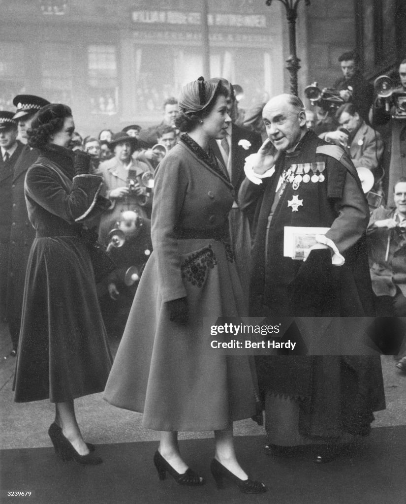 Queen Elizabeth II and Princess Margaret arriving at St Giles's... News ...