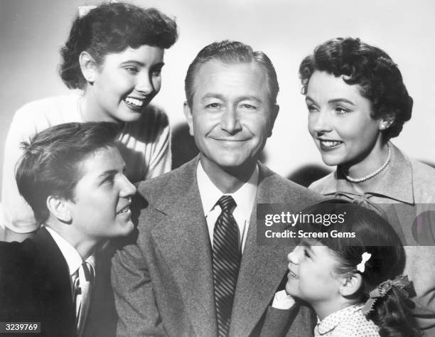 Promotional portrait of the cast of the television series, 'Father Knows Best'. Clockwise from lower left: Billy Gray, Elinor Donahue, Robert Young,...