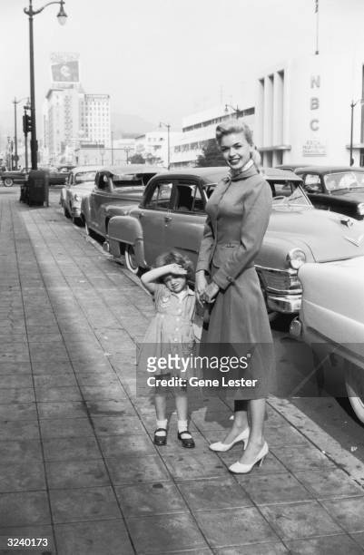 American actor Jayne Mansfield poses with her daughter on the sidewalk across the street from the NBC building, California.